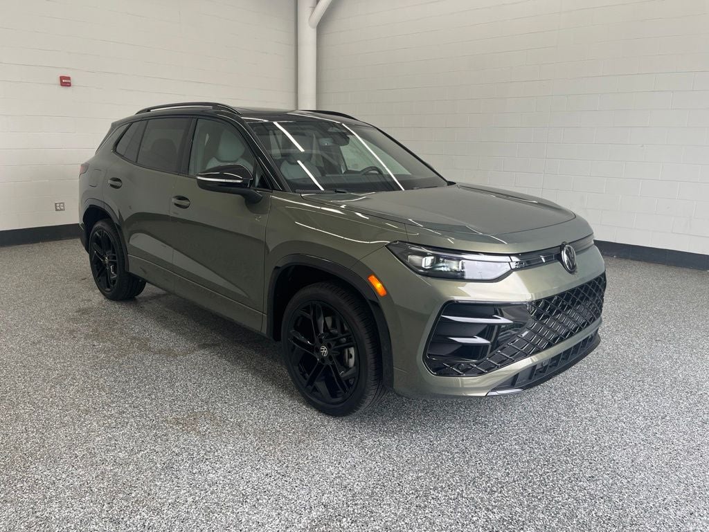 2026 Volkswagen Tiguan 2.0T SE R-Line Black