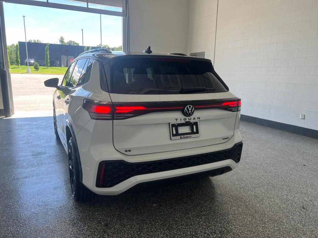2026 Volkswagen Tiguan 2.0T SE R-Line Black