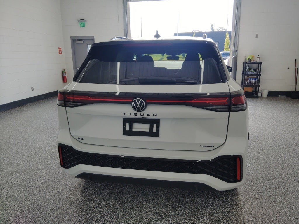 2026 Volkswagen Tiguan 2.0T SE R-Line Black