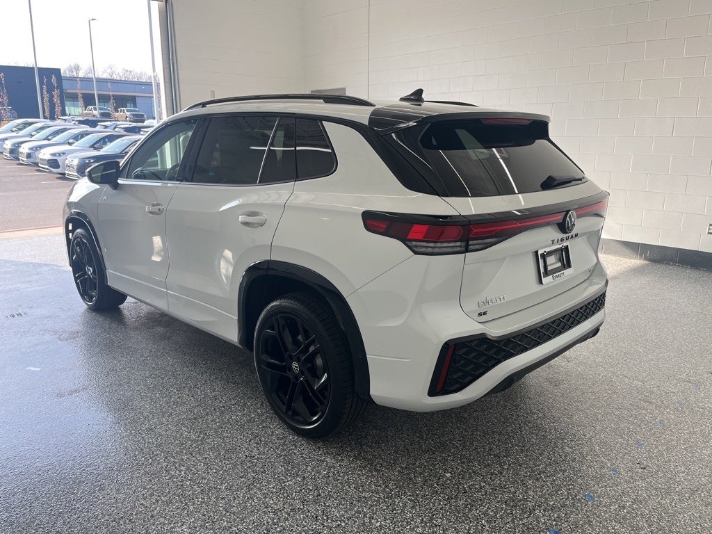 2026 Volkswagen Tiguan 2.0T SE R-Line Black