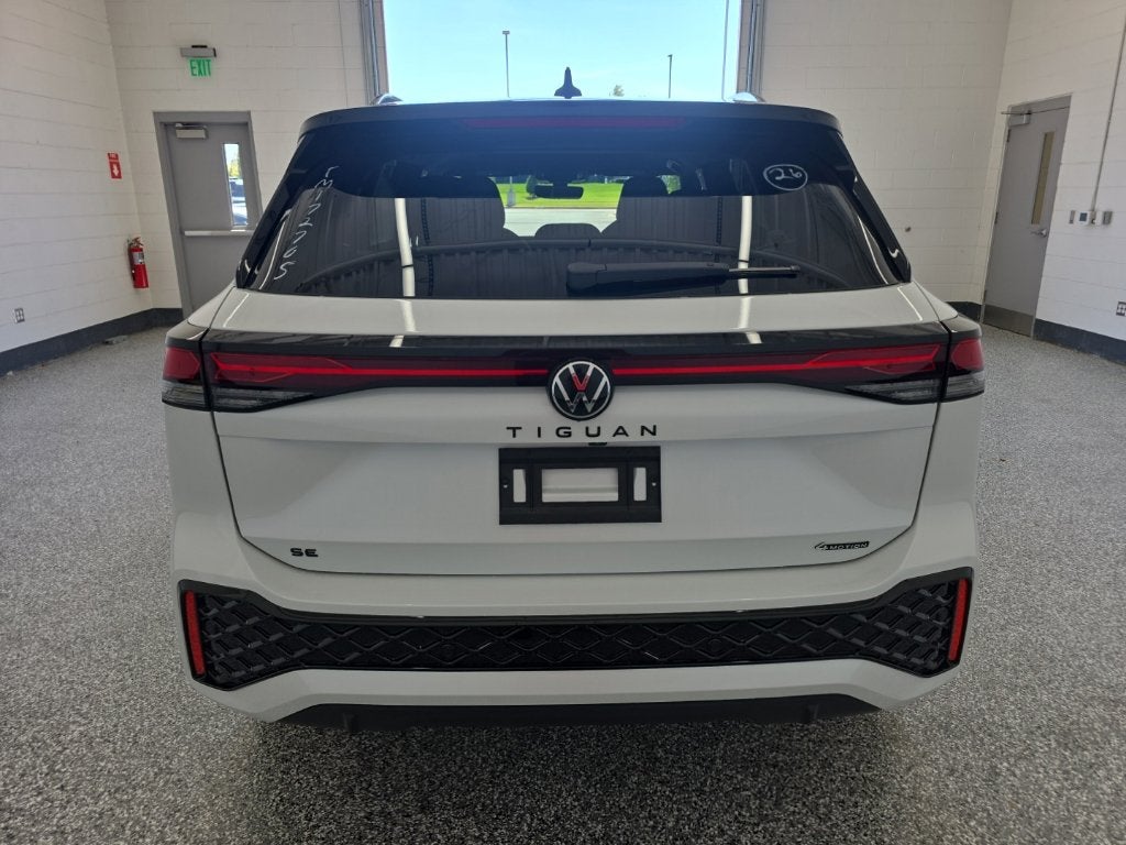 2026 Volkswagen Tiguan SE R-Line Black