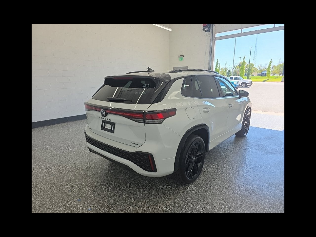 2026 Volkswagen Tiguan SE R-Line Black