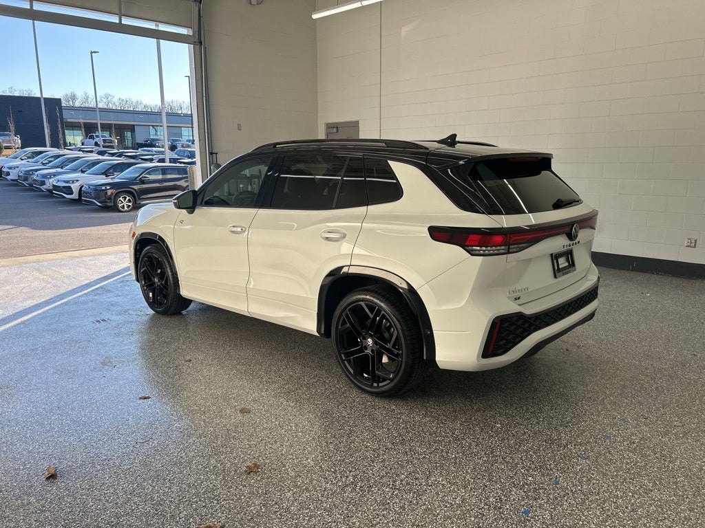 2026 Volkswagen Tiguan 2.0T SE R-Line Black