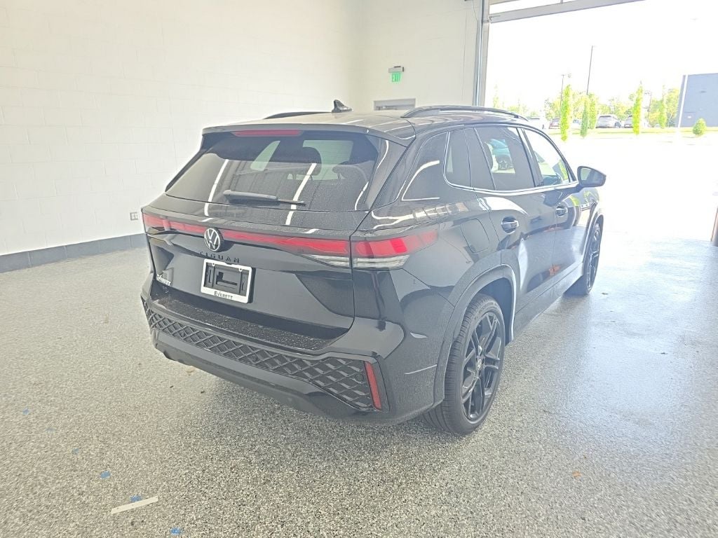2026 Volkswagen Tiguan 2.0T SE R-Line Black