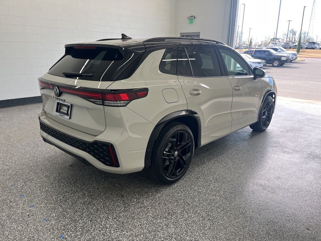 2026 Volkswagen Tiguan 2.0T SE R-Line Black