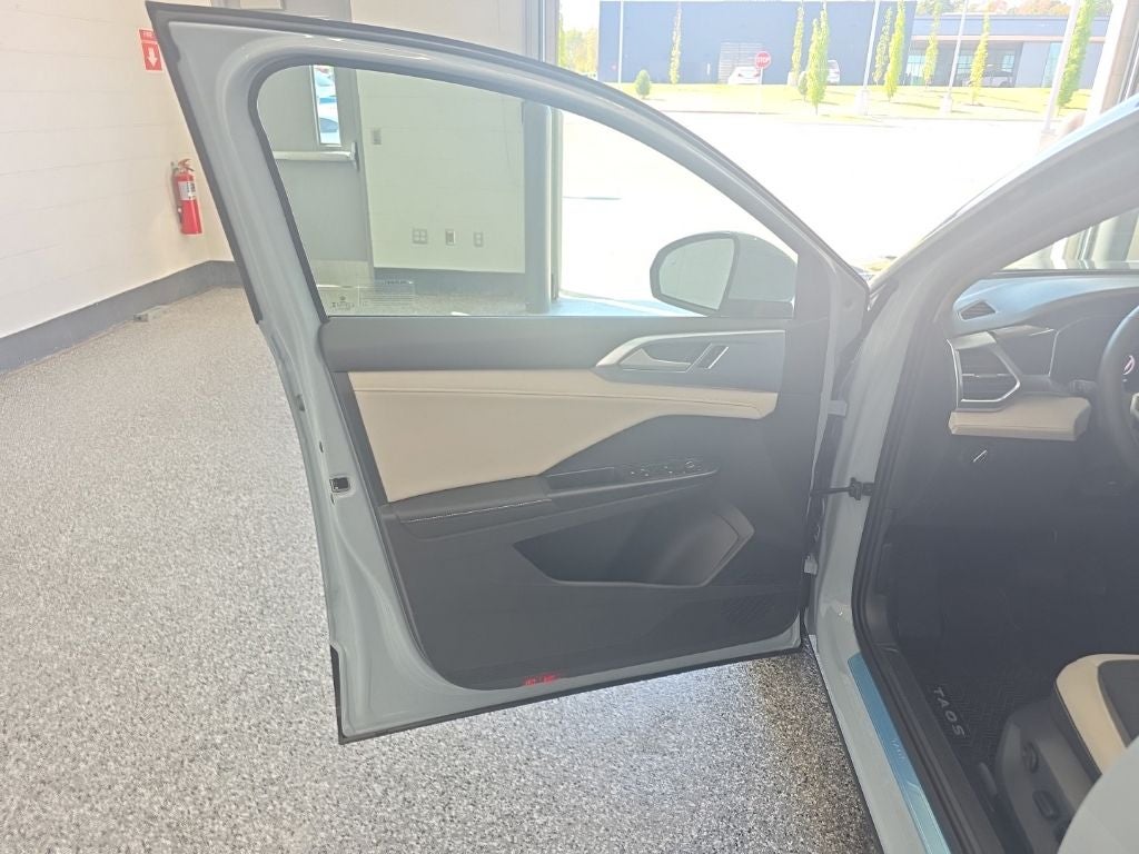2027 Volkswagen Taos 1.5T SE