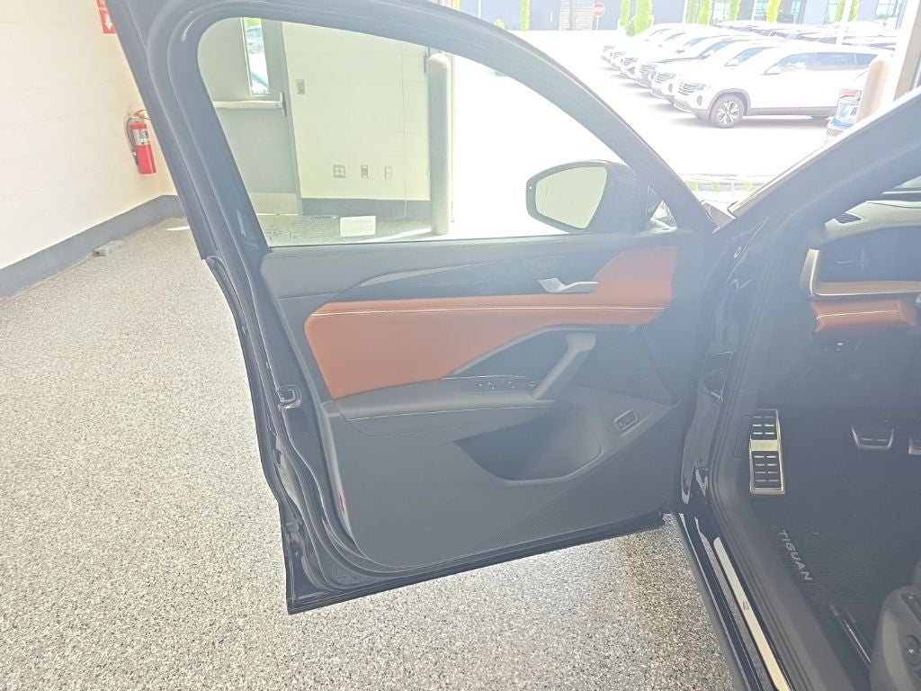2026 Volkswagen Tiguan 2.0T SEL R-Line Turbo