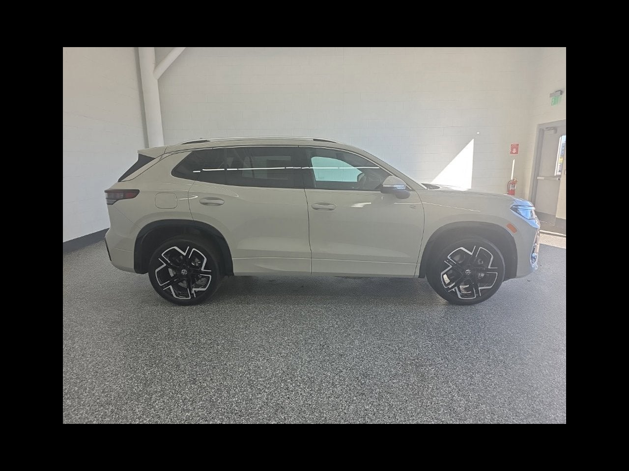 2026 Volkswagen Tiguan SEL R-Line Turbo