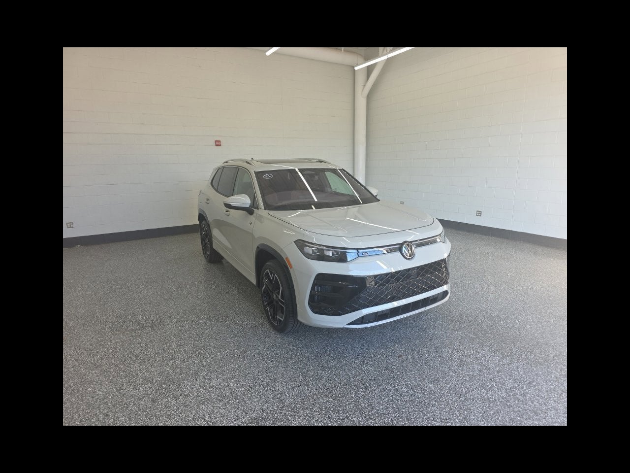 2026 Volkswagen Tiguan SEL R-Line Turbo
