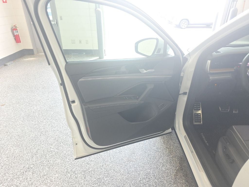 2026 Volkswagen Tiguan 2.0T SEL R-Line Turbo