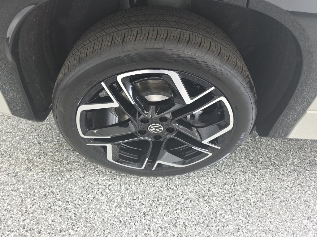 2026 Volkswagen Tiguan SEL R-Line Turbo