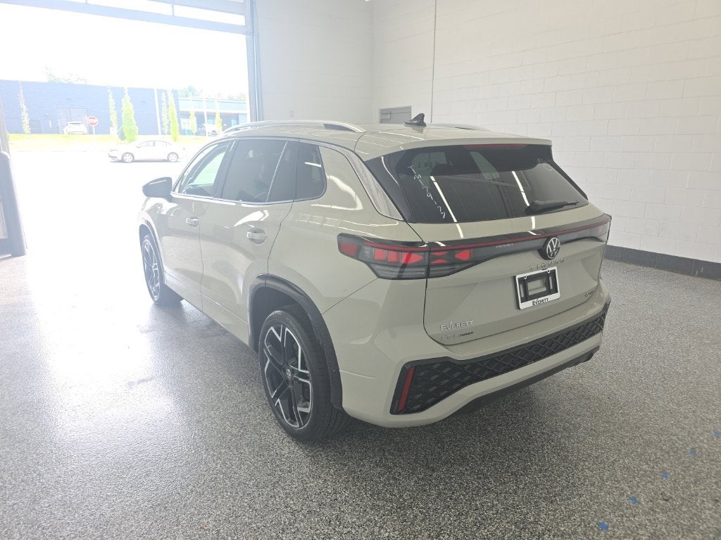 2026 Volkswagen Tiguan SEL R-Line Turbo