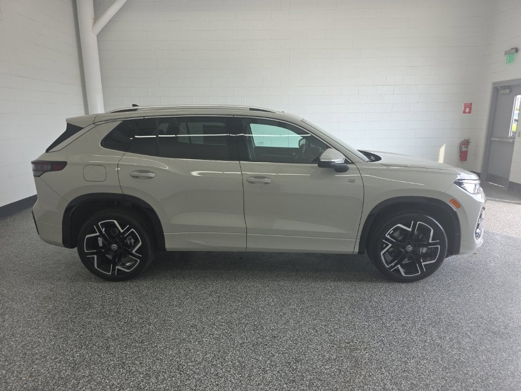 2026 Volkswagen Tiguan SEL R-Line Turbo