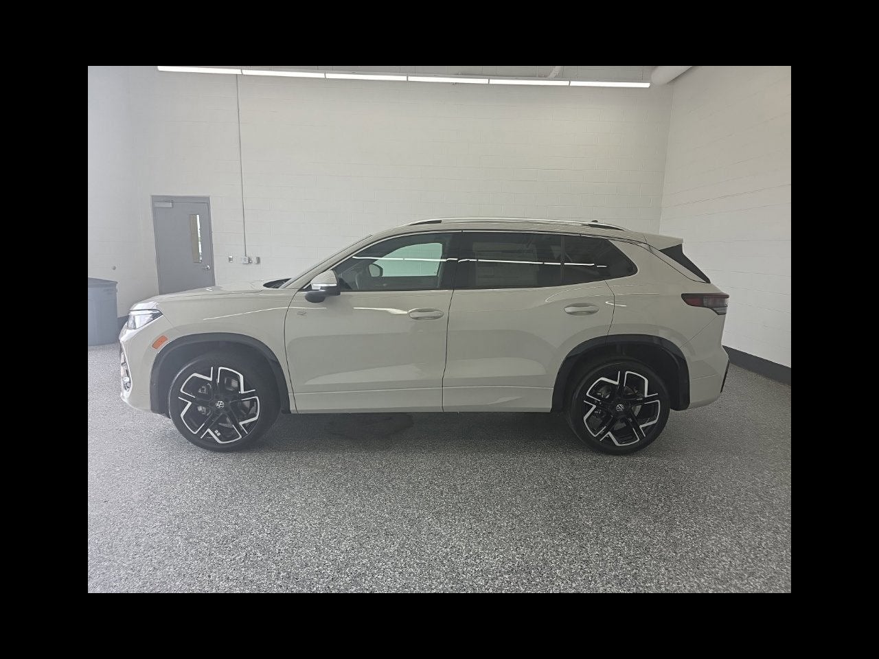 2026 Volkswagen Tiguan SEL R-Line Turbo