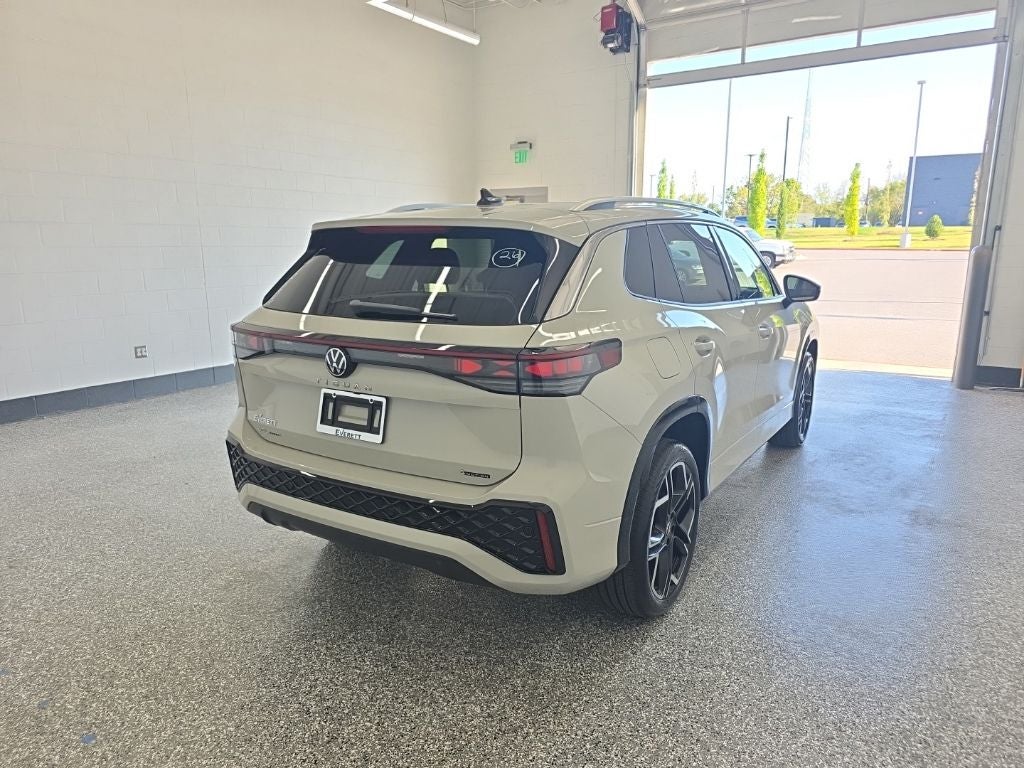 2026 Volkswagen Tiguan 2.0T SEL R-Line