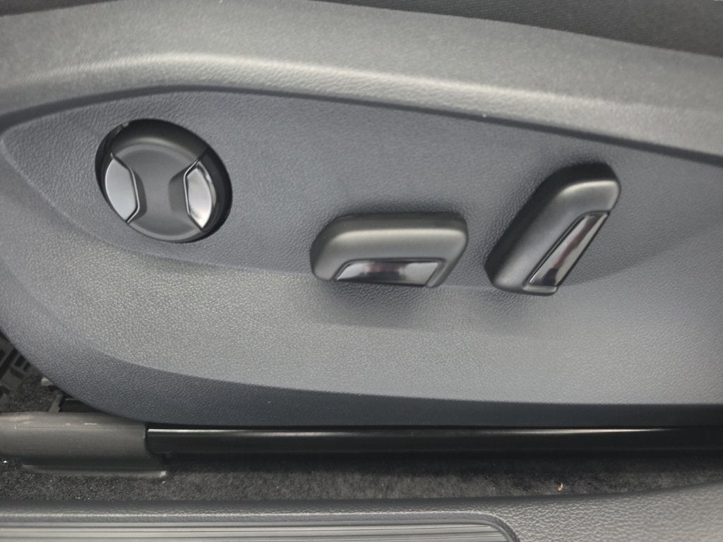 2027 Volkswagen Taos 1.5T SE