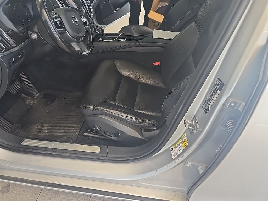 2018 Volvo S90 T6 Momentum