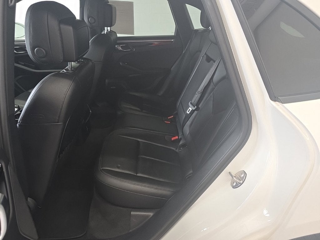 2021 Porsche Macan Base