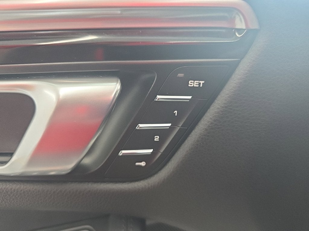 2021 Porsche Macan Base