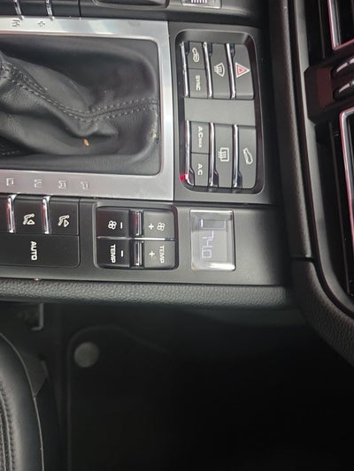 2021 Porsche Macan Base