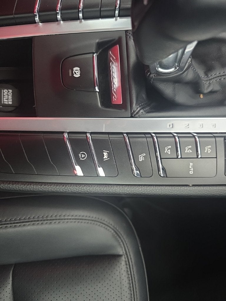 2021 Porsche Macan Base