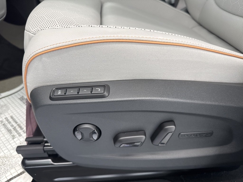 2025 Volkswagen ID. Buzz Pro S Plus