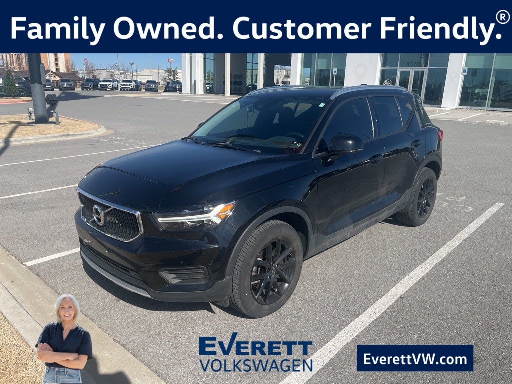 2022 Volvo XC40 Momentum