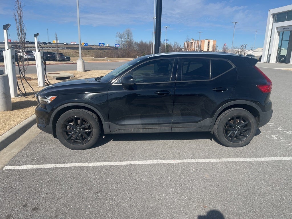 2022 Volvo XC40 Momentum