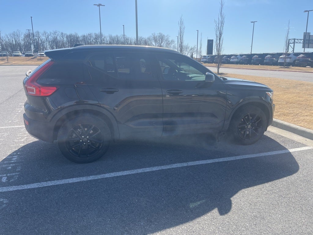 2022 Volvo XC40 Momentum